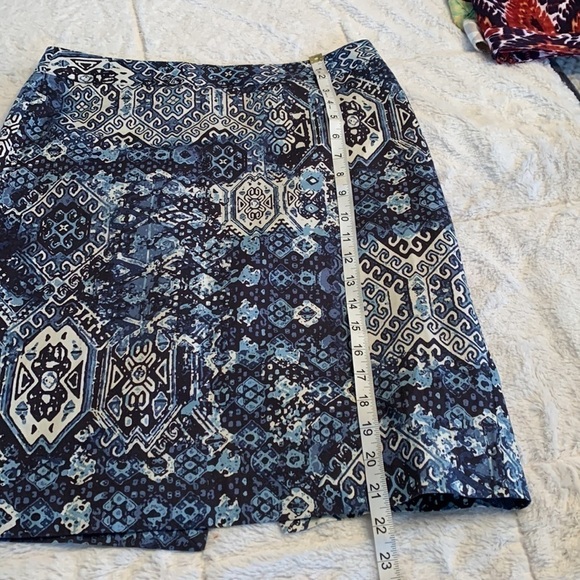 Picturing this beautiful Van Heusen Lined Size 4 Cotton Skirt in New condition. - Picture 6 of 6